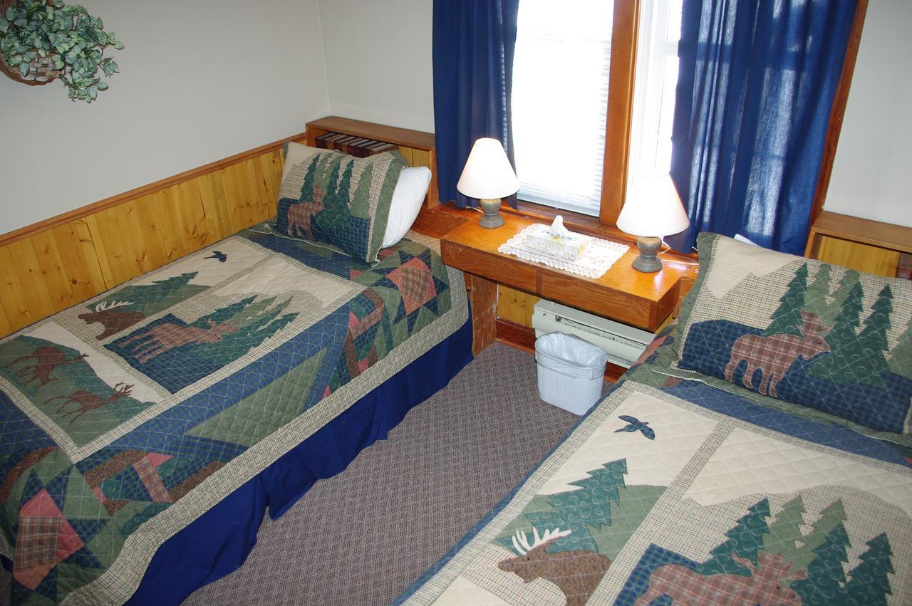Crandell Mountain Lodge Waterton Park Exterior photo