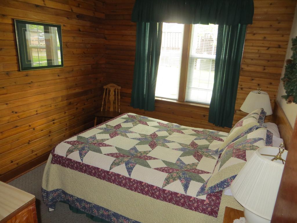 Crandell Mountain Lodge Waterton Park Exterior photo